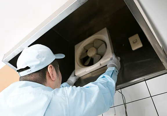 業者に換気扇の交換を依頼
